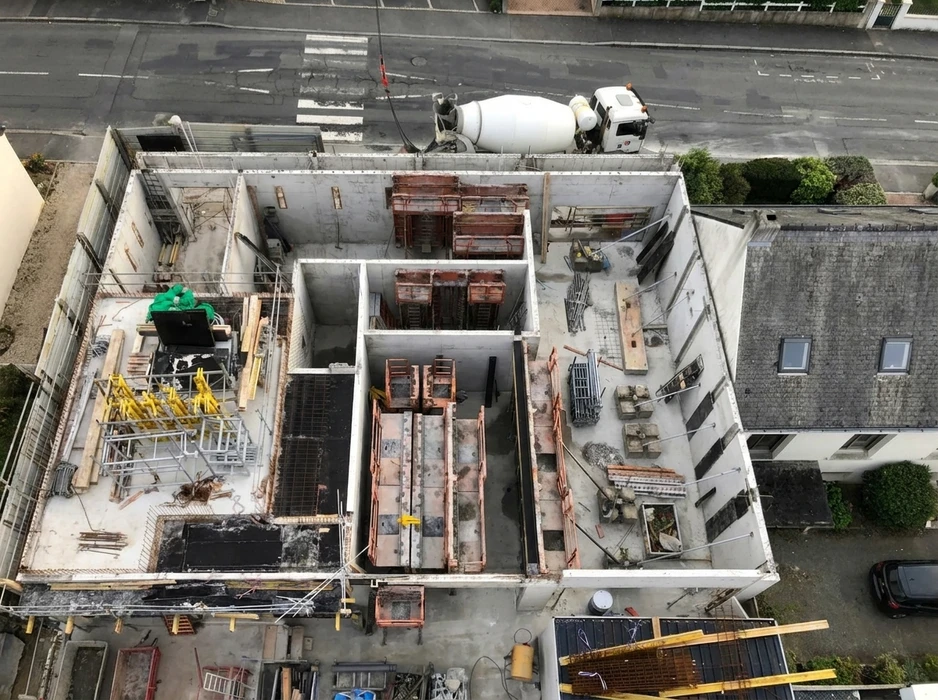 Vue aérienne d'un chantier de construction en cours